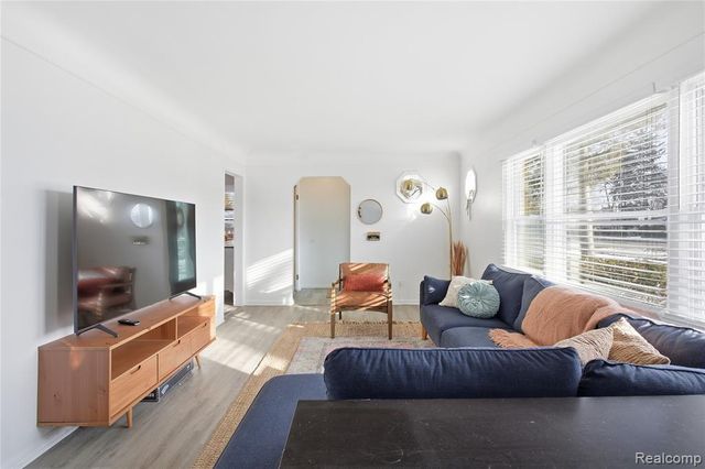 28642 7 Mile Road, Livonia, MI 48152