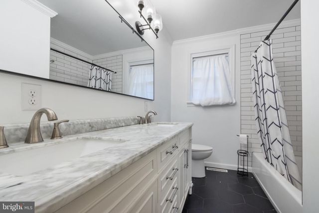 51 CHRISTOPHER MILL RD, Medford, NJ 08055