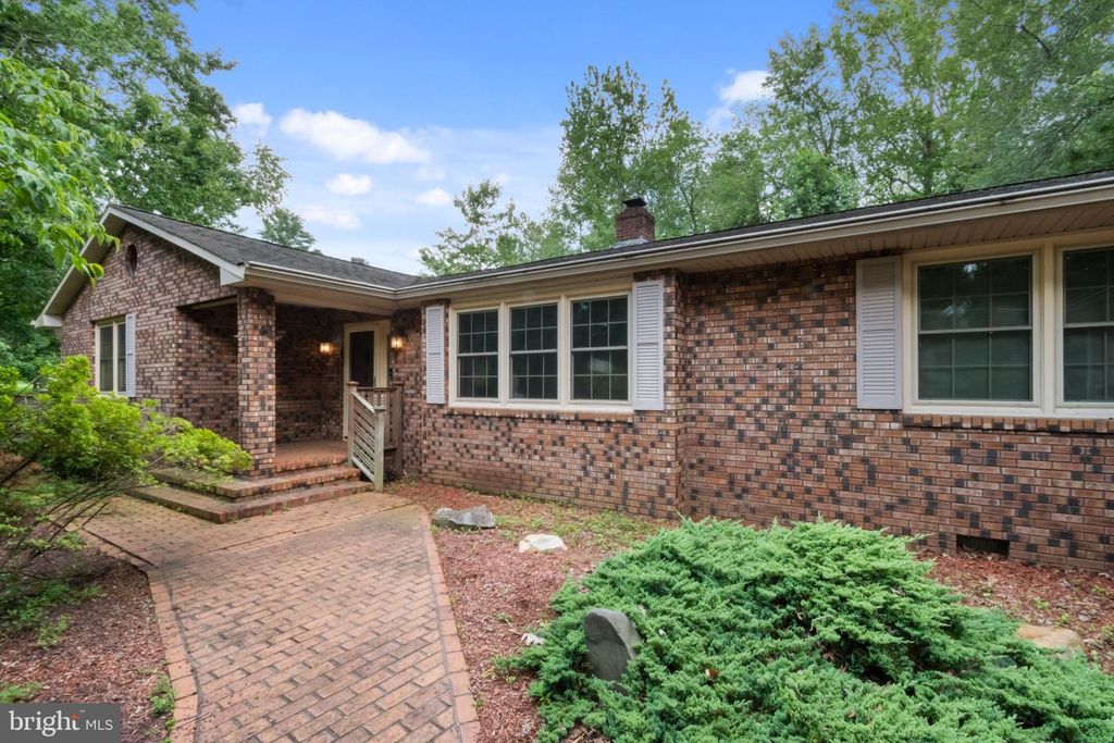51 CHRISTOPHER MILL RD, Medford, NJ 08055
