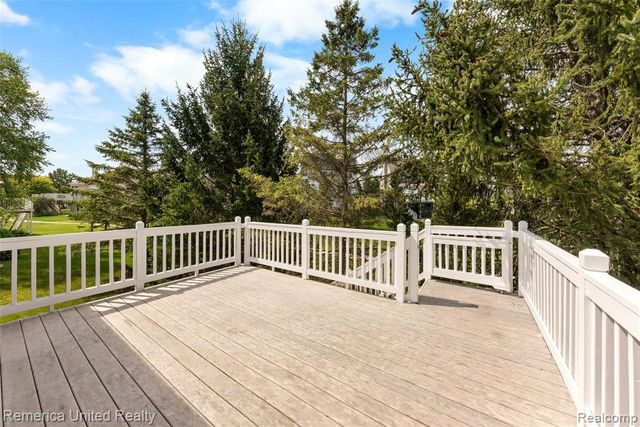 1200 Portsmouth Drive, Howell, MI 48843