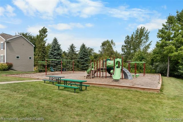 1200 Portsmouth Drive, Howell, MI 48843