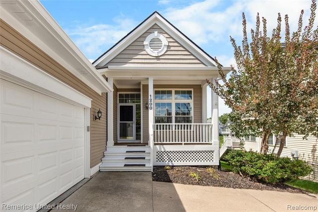 1200 Portsmouth Drive, Howell, MI 48843