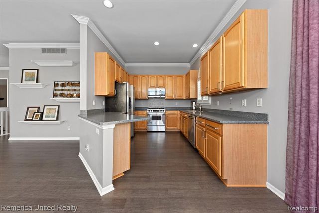 1200 Portsmouth Drive, Howell, MI 48843