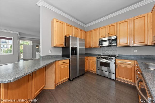 1200 Portsmouth Drive, Howell, MI 48843