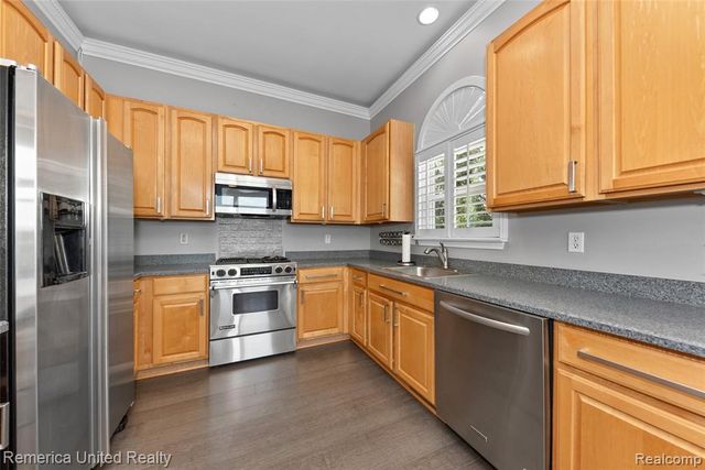 1200 Portsmouth Drive, Howell, MI 48843