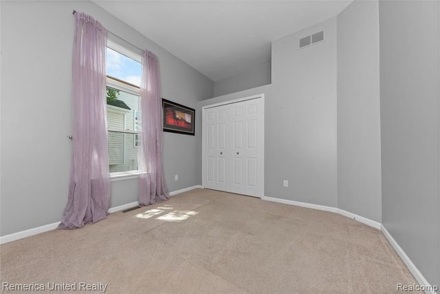 1200 Portsmouth Drive, Howell, MI 48843