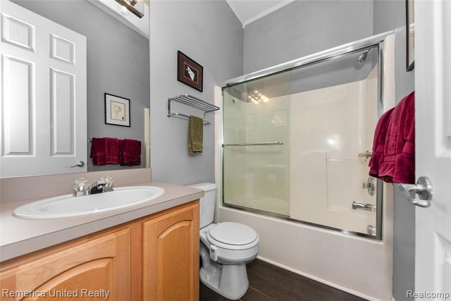 1200 Portsmouth Drive, Howell, MI 48843