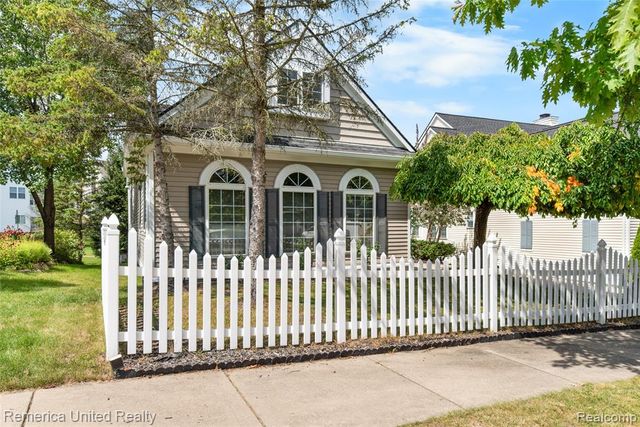 1200 Portsmouth Drive, Howell, MI 48843