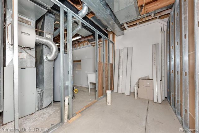 1200 Portsmouth Drive, Howell, MI 48843