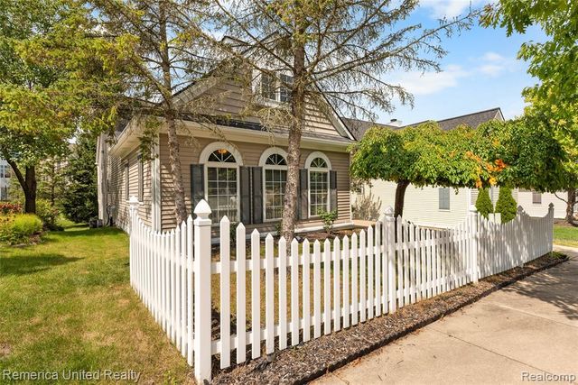 1200 Portsmouth Drive, Howell, MI 48843