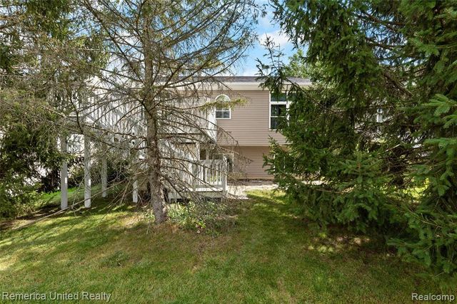 1200 Portsmouth Drive, Howell, MI 48843