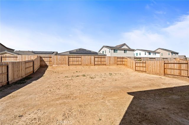 1189 Magnolia Court W, Madera, CA 93636