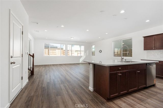 1189 Magnolia Court W, Madera, CA 93636