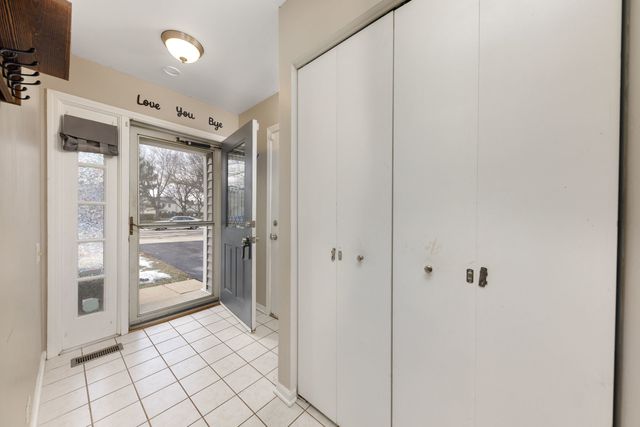 1604 Pebble Beach Circle, Elgin, IL 60123