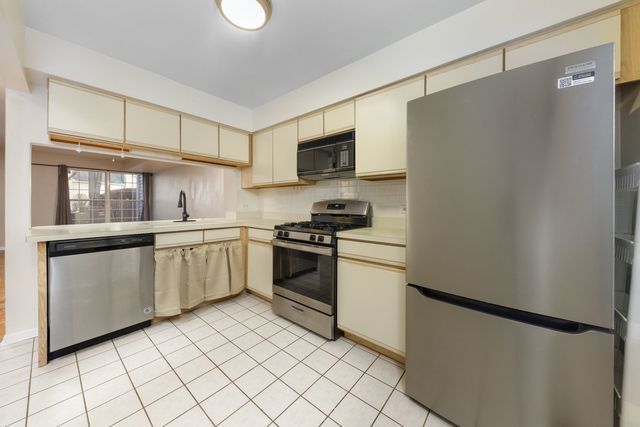 1604 Pebble Beach Circle, Elgin, IL 60123