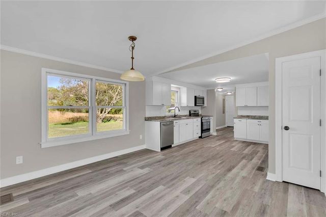 14799 General Puller HWY, Hardyville, VA 23070