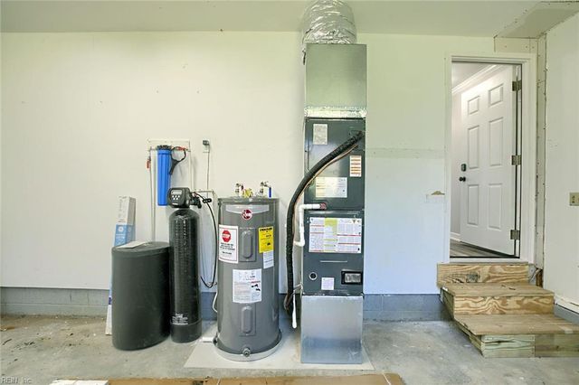 14799 General Puller HWY, Hardyville, VA 23070
