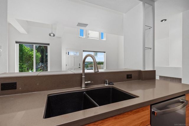 12626 Carmel Country 104, San Diego, CA 92130