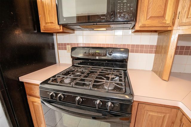 1627 Mabry Mill Road, Houston, TX 77062