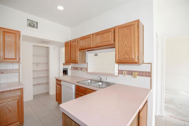 1627 Mabry Mill Road, Houston, TX 77062