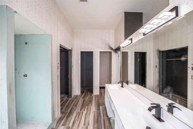 1627 Mabry Mill Road, Houston, TX 77062