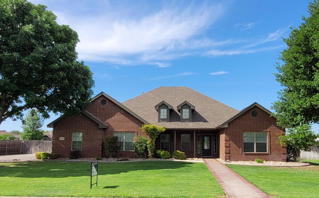 Image 1 of property listing at 1722 Hudson Oaks Drive, San Angelo, TX 76904