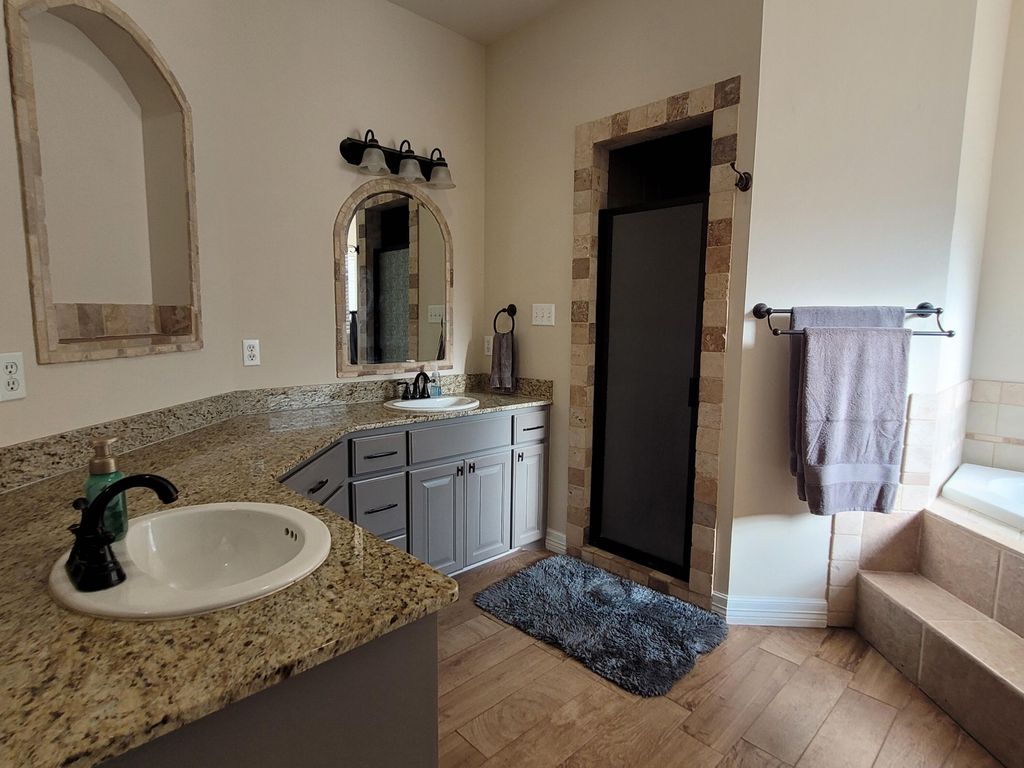 Image 11 of property listing at 1722 Hudson Oaks Drive, San Angelo, TX 76904