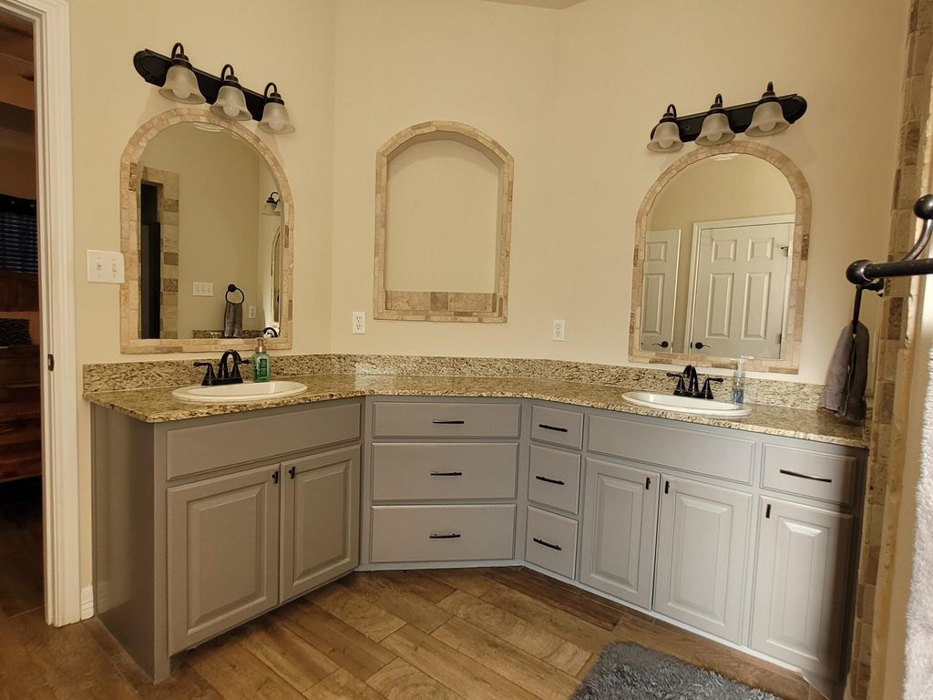 Image 12 of property listing at 1722 Hudson Oaks Drive, San Angelo, TX 76904