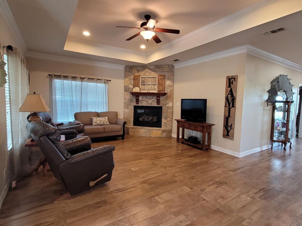 Image 2 of property listing at 1722 Hudson Oaks Drive, San Angelo, TX 76904