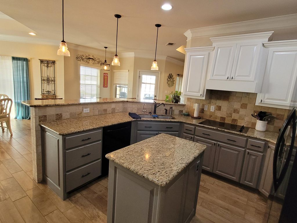 Image 6 of property listing at 1722 Hudson Oaks Drive, San Angelo, TX 76904