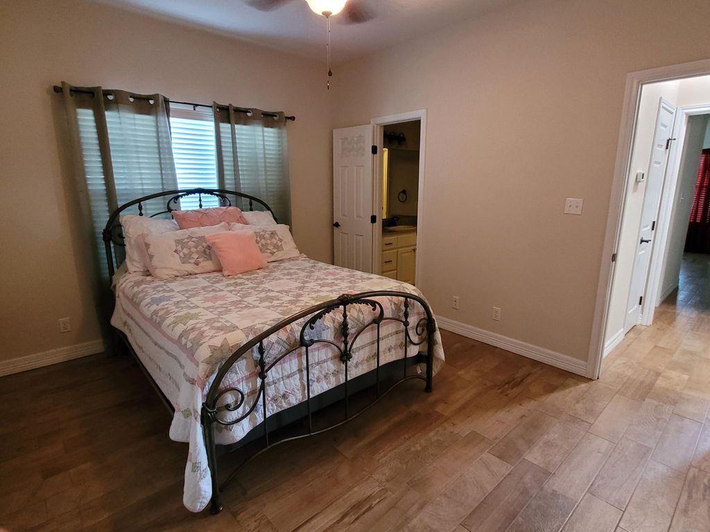 Image 7 of property listing at 1722 Hudson Oaks Drive, San Angelo, TX 76904