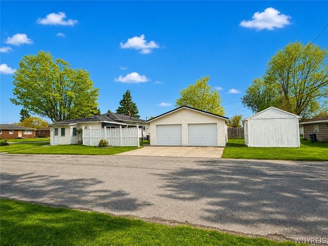 96 Della Drive, Lackawanna, NY 14218