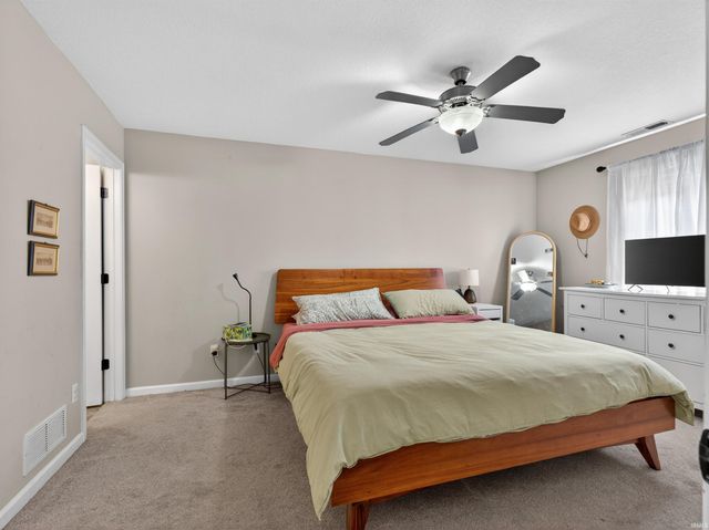 9516 Golden Oak Drive, Fort Wayne, IN 46835