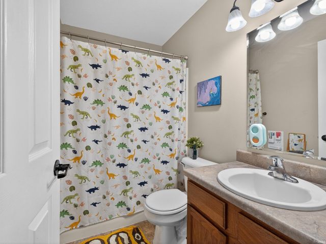 9516 Golden Oak Drive, Fort Wayne, IN 46835