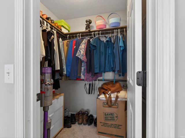 9516 Golden Oak Drive, Fort Wayne, IN 46835