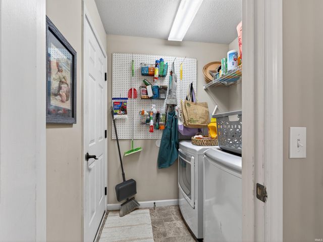 9516 Golden Oak Drive, Fort Wayne, IN 46835