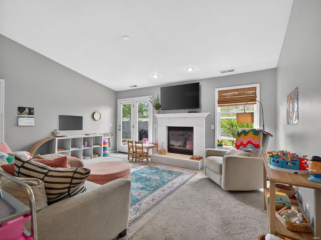 9516 Golden Oak Drive, Fort Wayne, IN 46835