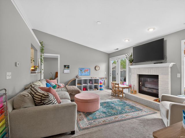 9516 Golden Oak Drive, Fort Wayne, IN 46835