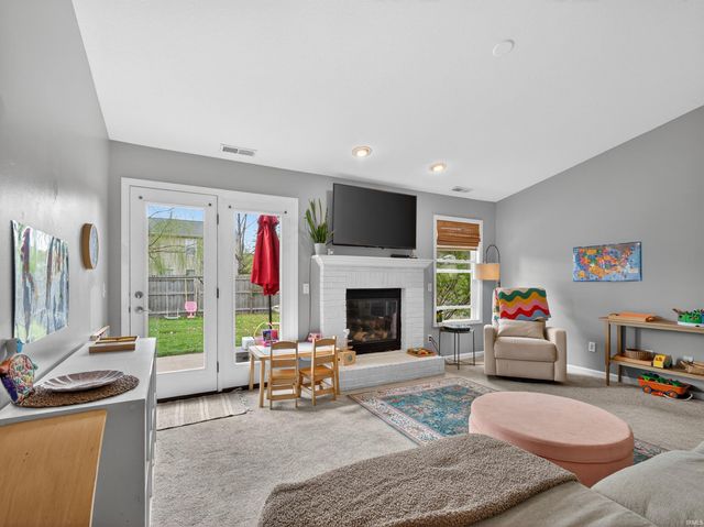 9516 Golden Oak Drive, Fort Wayne, IN 46835