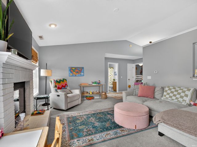 9516 Golden Oak Drive, Fort Wayne, IN 46835