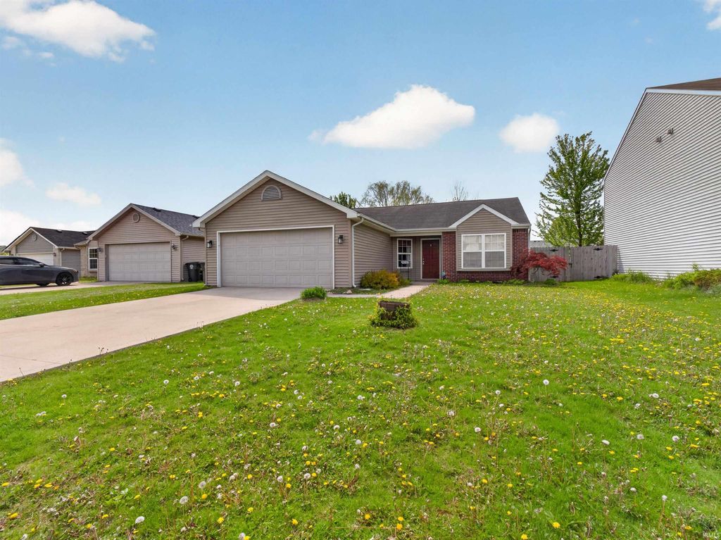 9516 Golden Oak Drive, Fort Wayne, IN 46835