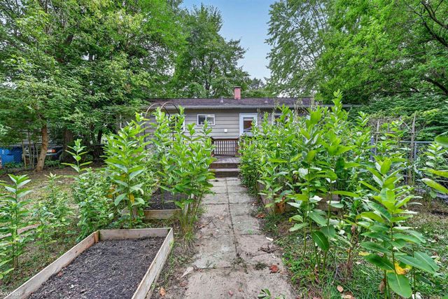 312 Fairfield Avenue, Holly, MI 48442