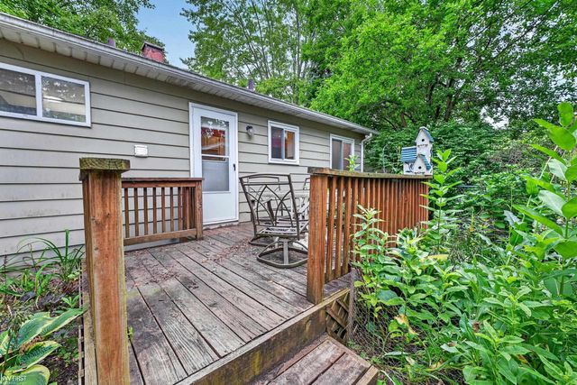 312 Fairfield Avenue, Holly, MI 48442