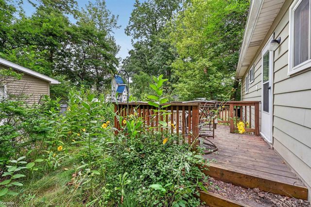 312 Fairfield Avenue, Holly, MI 48442
