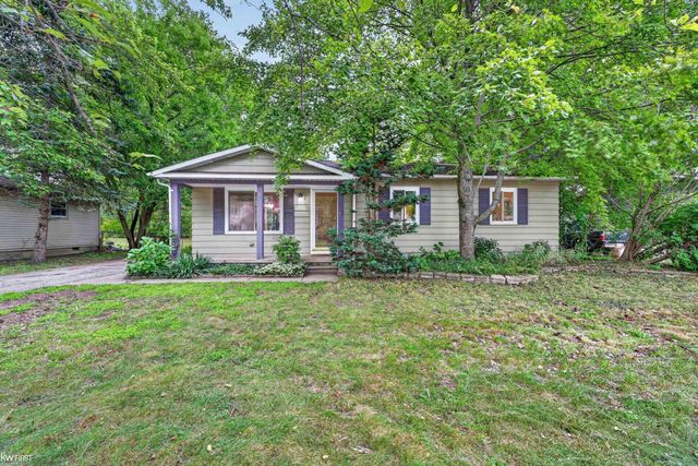 312 Fairfield Avenue, Holly, MI 48442