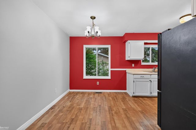 312 Fairfield Avenue, Holly, MI 48442