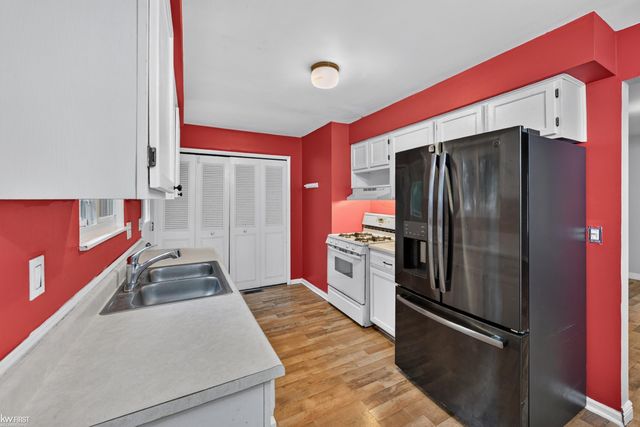 312 Fairfield Avenue, Holly, MI 48442