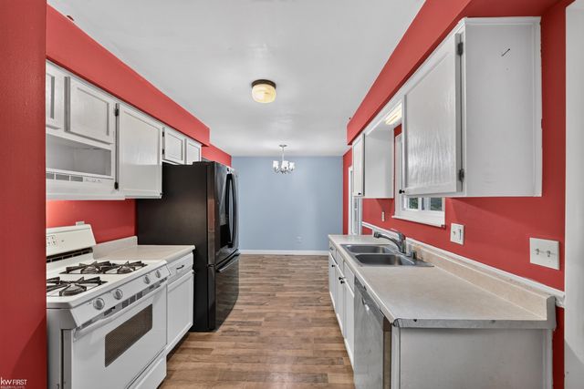 312 Fairfield Avenue, Holly, MI 48442