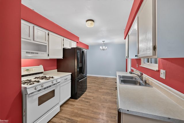 312 Fairfield Avenue, Holly, MI 48442