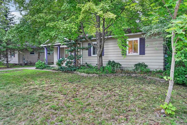 312 Fairfield Avenue, Holly, MI 48442
